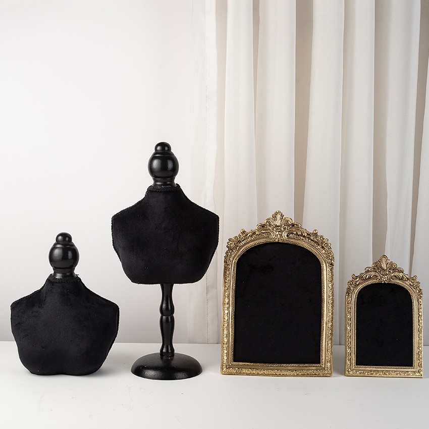 Black Velvet Bust Form Jewelry - огляд і ціна Body Jewelry In Store